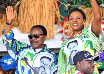 Ali Bongo Ondimba et Edith Lucie, campagne présidentielle 2005 © Droits réservés