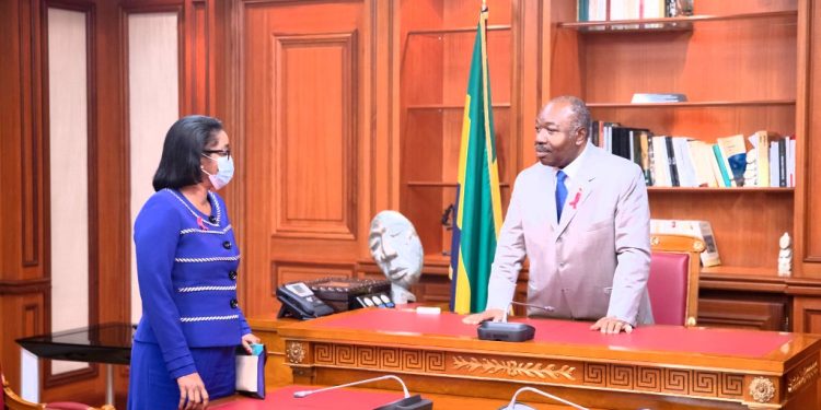 Ali Bongo Ondimba et Rose Christiane Ossouka Raponda, en marge d'un Conseil de ministre, Palais Rénovation © Droits réservés