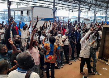 Reconduite d'une grève par les syndicats de l'Éducation nationale en novembre 2021 à Libreville © 2021 D.R./INFO241