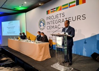 C Mouamba, premier ministre représentant du chef de l'Etat congolais, président dédié du PREF Cemac prononçant le discours d'ouverture en 2020 © Droits réservés