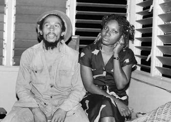 Bob Marley et Pascaline Bongo, quelques mois avant la mort du chanteur en mai 1981.
© (Photo Lindsay Donald)