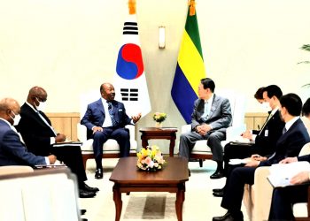 LE TÊTE-À-TÊTE ENTRE ALI BONGO ONDIMBA ET YOON SEOK-YOUL © D.R.