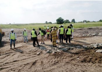 Voie de contournement de l'aéroport de Libreville: au coeur d'une journée de terrain.  © Leconfidentiel