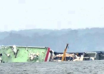 Un bateau cargo coule au large de Libreville. © Facebook