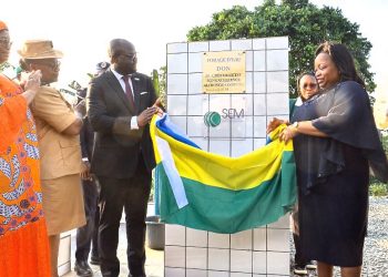 Elvis Ossindji inaugure la station d’eau de Meyang. © DR.