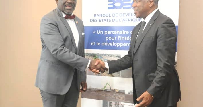 Préservation de la Forêt du bassin du Congo | Nicaise Moulombi et Dieudonné Evou Mekou fixent le cap. © DR.