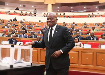 Le président de l'Assemblée nationale Faustin Boukoubi lors de la modification de la Constitution en décembre dernier. © DR.