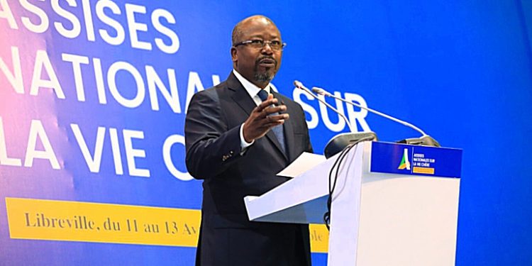 Alain-Claude Bilie-By-Nze pointe du doigt les gabonais qui vivent "au-dessus de leurs moyens" pour justifier la pauvreté.© DR.