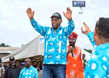 "Le Gabon a besoin des réformes profondes", Alexandre Barro Chambrier en meeting à Port-Gentil. © Le Confidentiel.