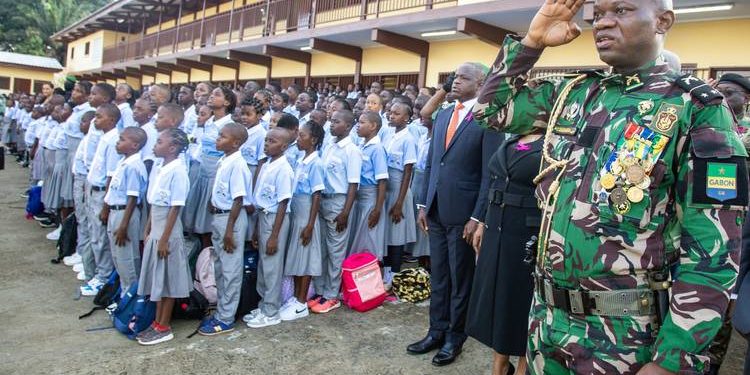 Levée du drapeau et hymne national : Oligui Nguéma à drapeau tiré au collège Nelson Mandela / DR.