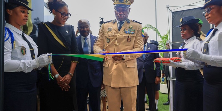 Oligui Nguema inaugure la Banque pour le Commerce et l’Entrepreneuriat du Gabon, photo presse présidentielle.