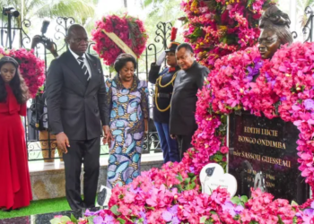 Hommage à Edith Lucie Bongo Ondimba : Le Général Brice Clotaire Oligui Nguema en recueillement à Oyo, photo Le Confidentiel.