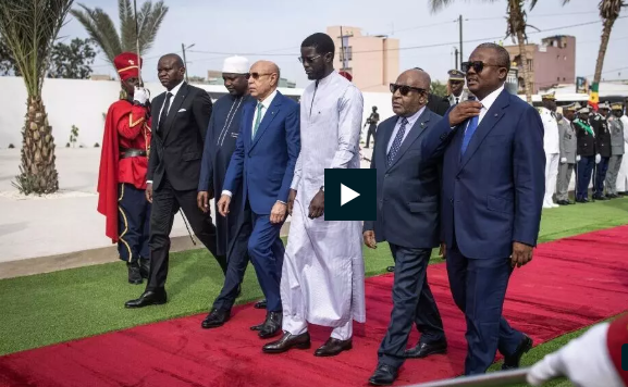 Le président Oligui Nguema participe à la commémoration du 80e anniversaire du massacre des tirailleurs sénégalais à Thiaroye, capture d'écran France 24.