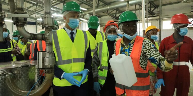 François Mbongo Rafemo en visite à la raffinerie Olam-Palm de Lambaréné : une production en plein essor et un engagement sociétal fort Le Confidentiel