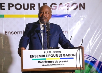 Alain-Claude Bilie-By-Nze dénonce les abus du pouvoir lors d'une conférence de presse à Libreville, photo DR.