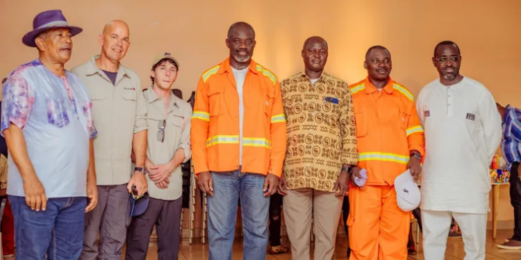 Gilles Nembe et la Comilog à Bakoumba pour dynamiser le développement local, photo DR.