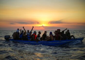 Un mort et quatre-vingt-neuf personnes secourues après le naufrage d’un bateau transportant des clandestins se rendant au Gabon © DR.