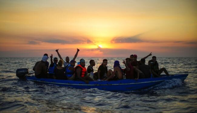 Un mort et quatre-vingt-neuf personnes secourues après le naufrage d’un bateau transportant des clandestins se rendant au Gabon © DR.