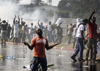 [Le Gabon vu de l’extérieur] : Comment réveiller le Gabon ? Image archive emeutes de 2016, illustration © DR.