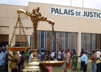 Gabon : Éric Digondi dépose une plainte pour torture et dissimulation de preuves, montage Le Confidentiel.