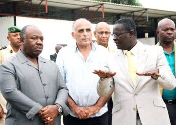 Victor Tirosh au premier plan, au centre, lors de la visite d’Ali Bongo Ondimba sur le site de la ferme agropastorale de Ntoum, archive © DR.